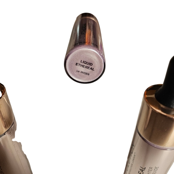 Revolution Makeup. - Picture 2 of 9